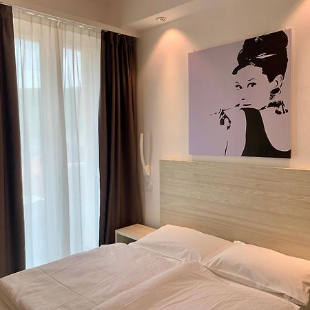 Hotel Italia Garda  Bagian luar foto